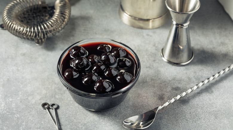 cerises noires au sirop