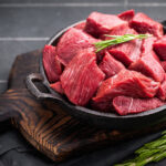 Ne conservez pas la viande crue dans des récipients en plastique avant d'avoir franchi cette étape supplémentaire