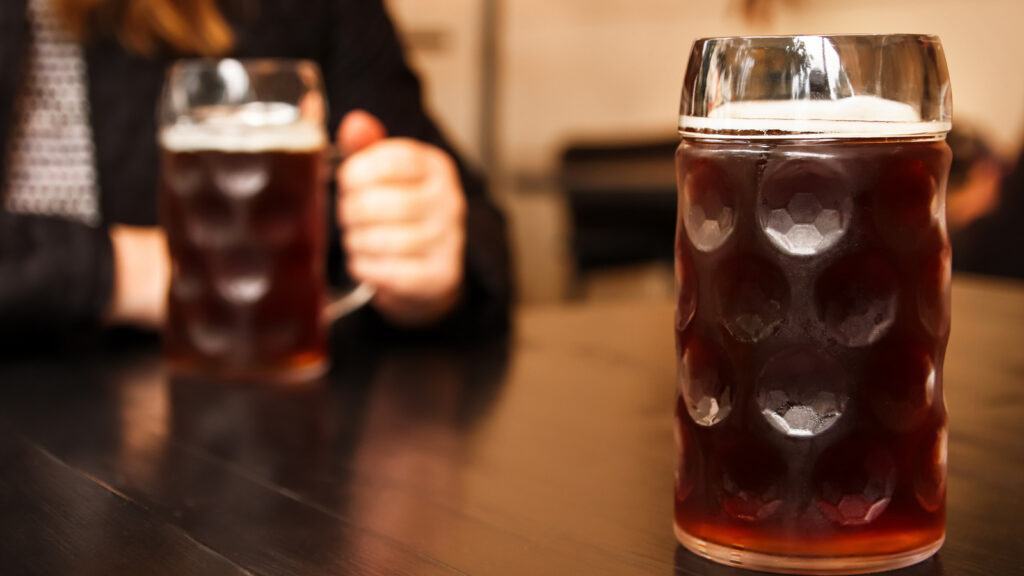 La bière allemande vieille de plusieurs siècles qui devrait être votre boisson hivernale préférée