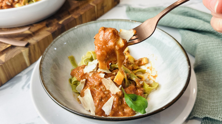 Fourchette pleine de bolognaise facile