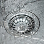 L'ingrédient du garde-manger qui fait passer les éviers en acier inoxydable de ternes à pétillants