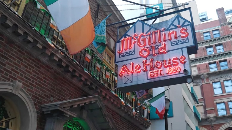 Façade et enseigne pour la Olde Ale House de McGilllin