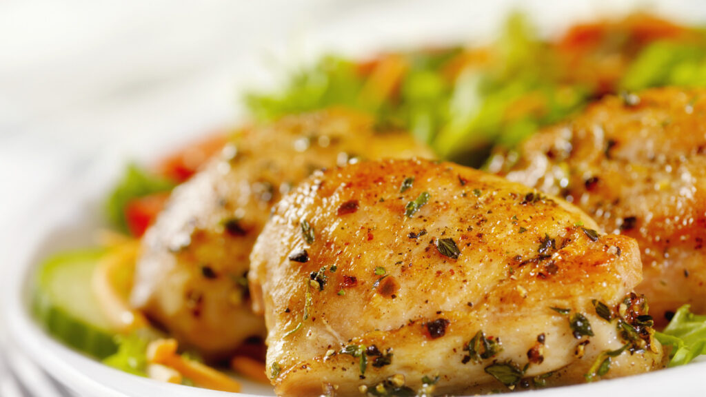 L'erreur de cuisson qui vous donne des cuisses de poulet dures et sans saveur (et comment l'éviter)