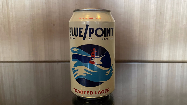 Une seule canette de Blue Point Toasted Lager.