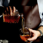 Ce cocktail écossais classique ne pourrait pas être plus simple avec seulement 2 ingrédients