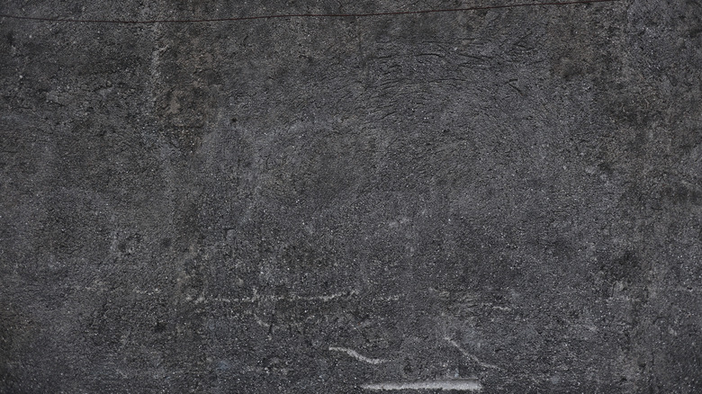 Une surface grise ultra-compacte.