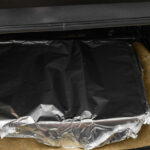 Pourquoi le papier d'aluminium colle aux aliments dans le four (et comment y remédier)