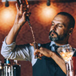 Si vous voyez votre barman faire cela, c'est un signal d'alarme immédiat (et illégal)