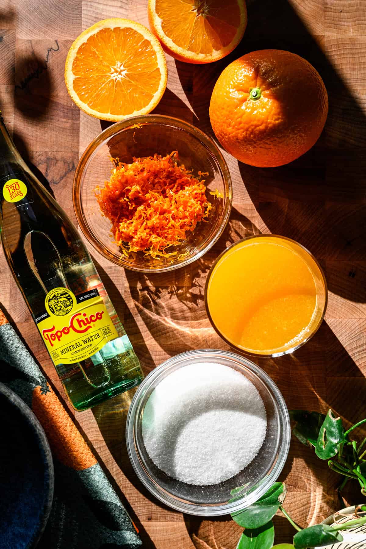 Vue aérienne des ingrédients du soda à l'orange.