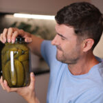 Le hack rapide et infaillible pour ouvrir des bocaux super tenaces