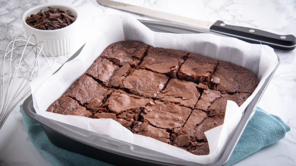 Pour les meilleurs brownies en boîte, faites une descente dans votre armoire à alcool