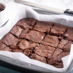 Pour les meilleurs brownies en boîte, faites une descente dans votre armoire à alcool