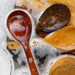 Pourquoi vous ne devriez jamais mettre de cuillères en bois au lave-vaisselle