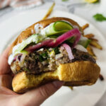 La recette de burger d'agneau la plus juteuse