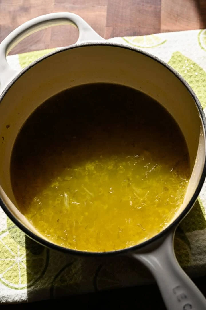 Sirop de sprite maison après mijotage.