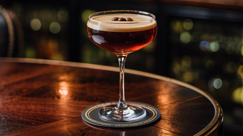 expresso martini sur une table