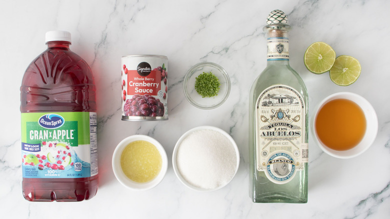 Ingrédients pour les cocktails cosmopolites à la tequila