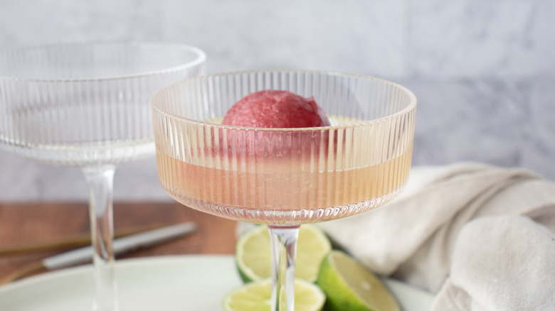 Sorbet et cocktail en verre coupé