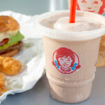 Wendy's possédait cette chaîne de café bien-aimée. Savez-vous lequel ?