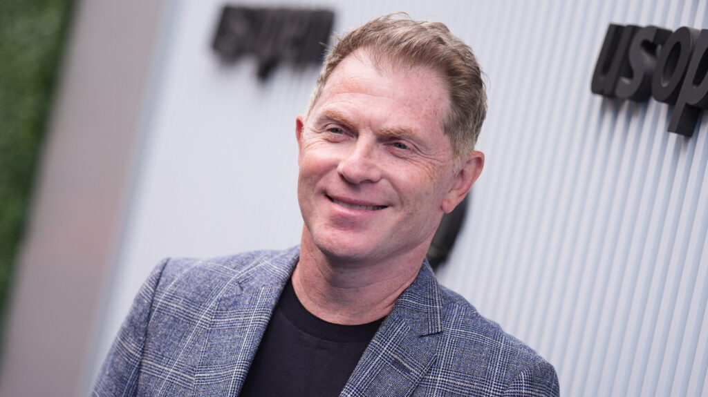 Comment Bobby Flay nettoie sa fonte pour des casseroles durables
