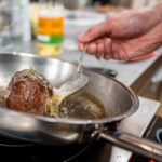 Pourquoi vous voulez entendre vos aliments grésiller dans une poêle en acier inoxydable