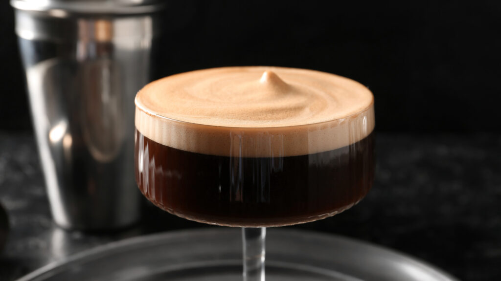 Oubliez la vodka : essayez cet échange d'alcool Espresso Martini pour un meilleur cocktail au café