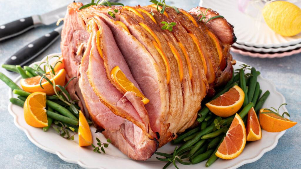 La façon à l'ancienne de préparer du jambon au four fait appel à cette boisson classique