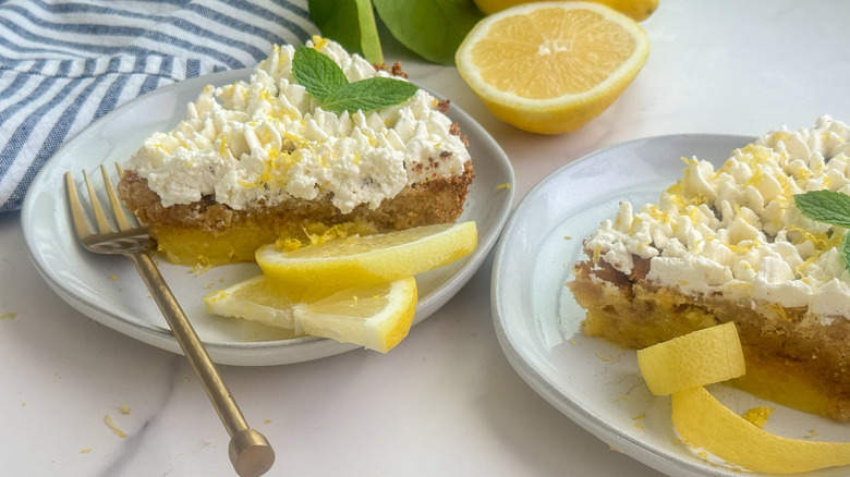 morceau de tarte sur une assiette