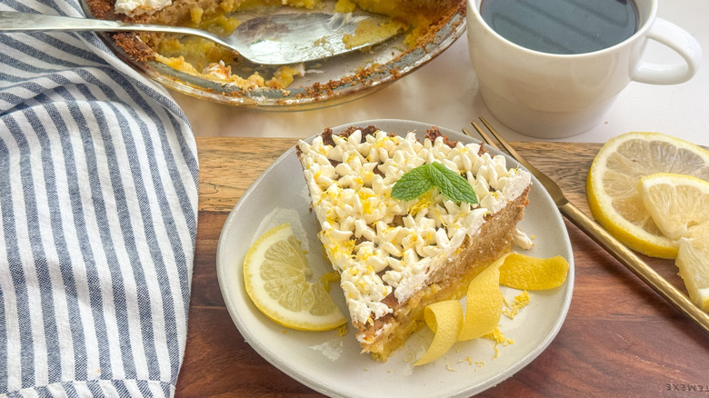 morceau de tarte sur une assiette