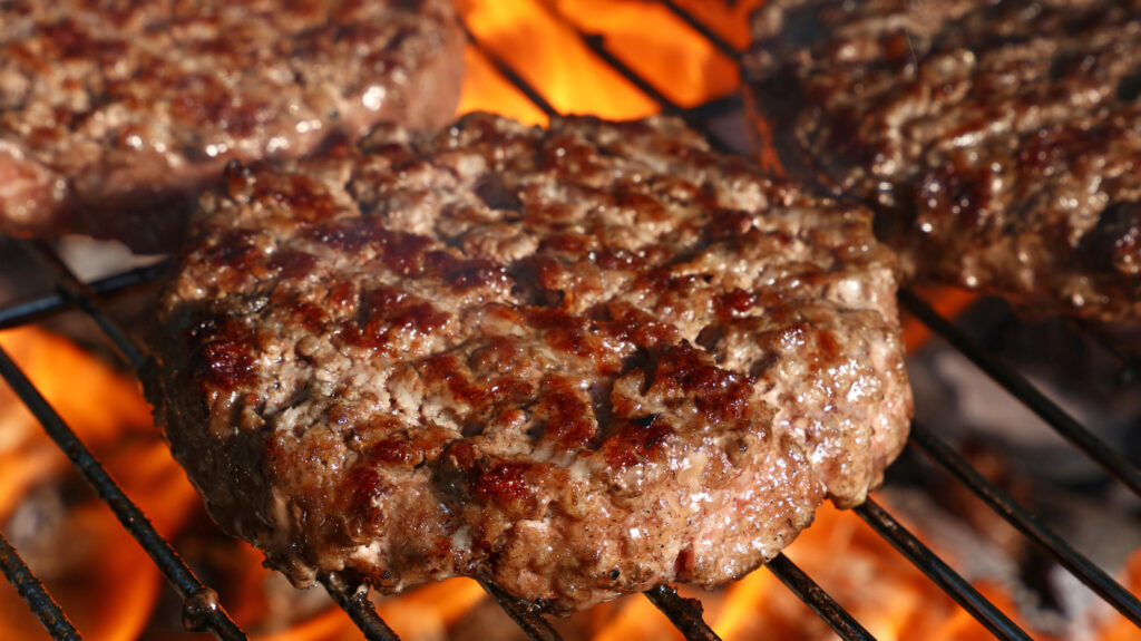 Vous ne mangerez jamais de bœuf surgelé dans cette chaîne de hamburgers qui propose des galettes fraîches depuis les années 50