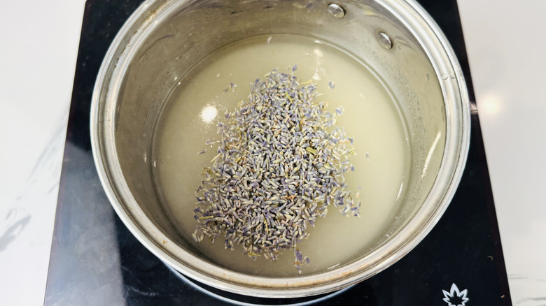 Fleurs de lavande au sirop de sucre