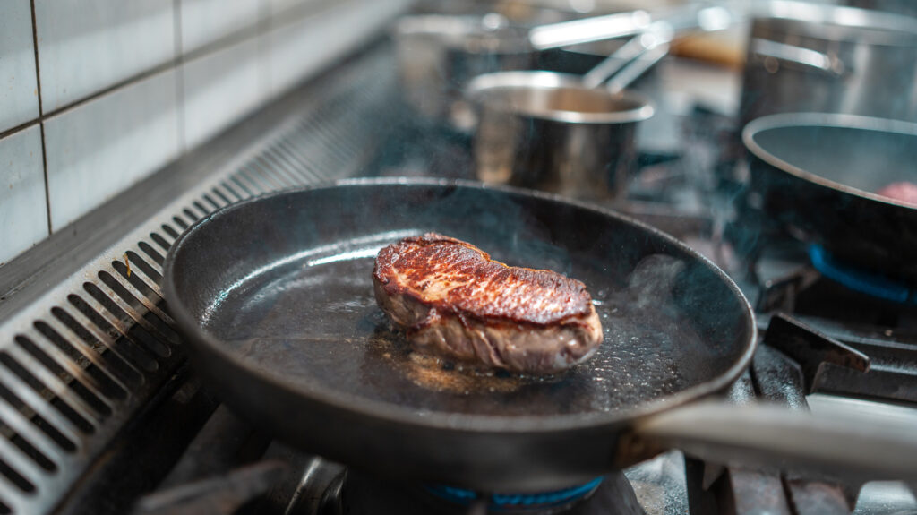 Cracker Barrel possédait autrefois cette chaîne de steakhouses en pleine croissance. Savez-vous lequel ?