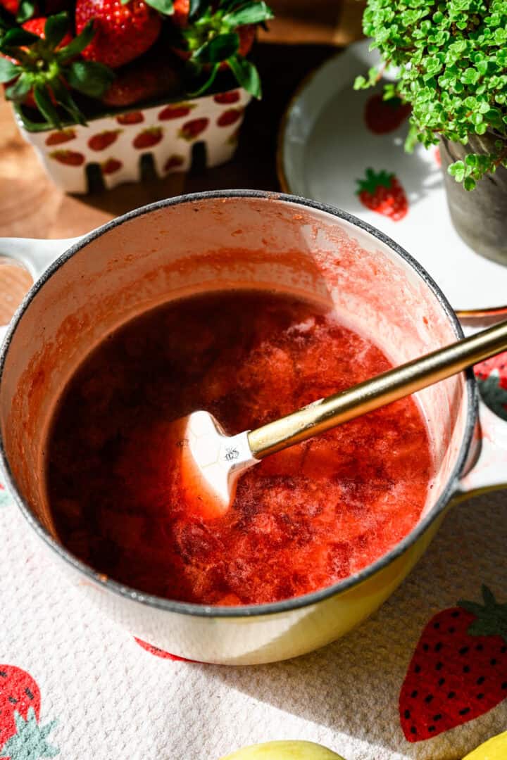 Vue aérienne des fraises cuites.