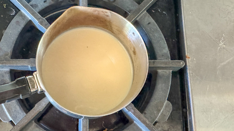 pot de lait sur la cuisinière