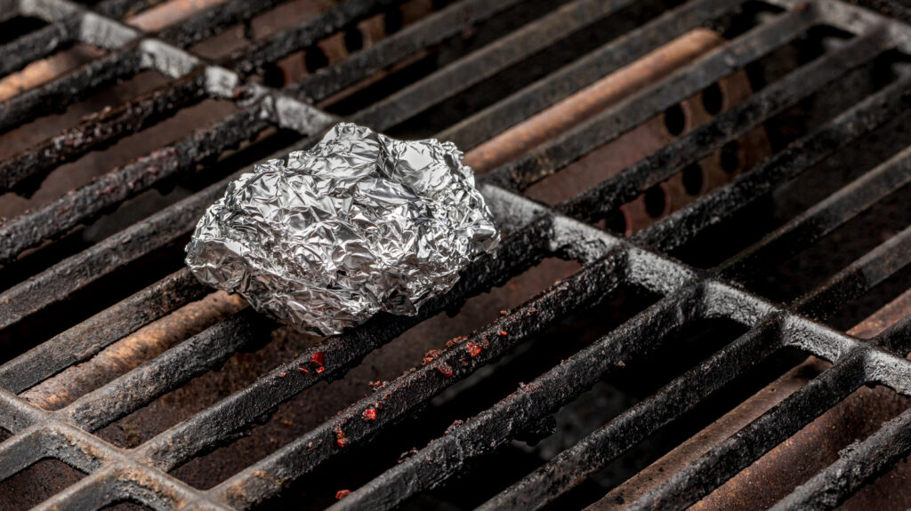 Pouvez-vous utiliser du papier d’aluminium sur le gril ?