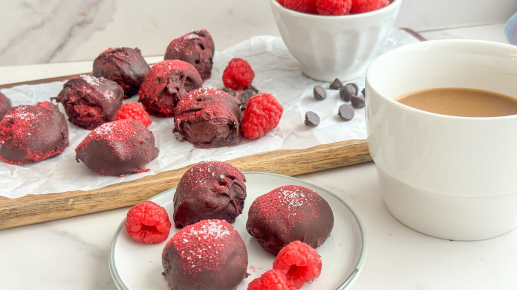 Recette de truffes au chocolat noir et aux framboises