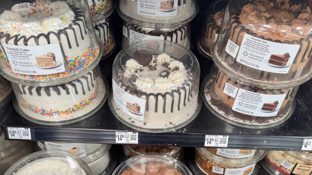 Voici combien de temps dure réellement un gâteau de boulangerie Walmart, selon la chaîne