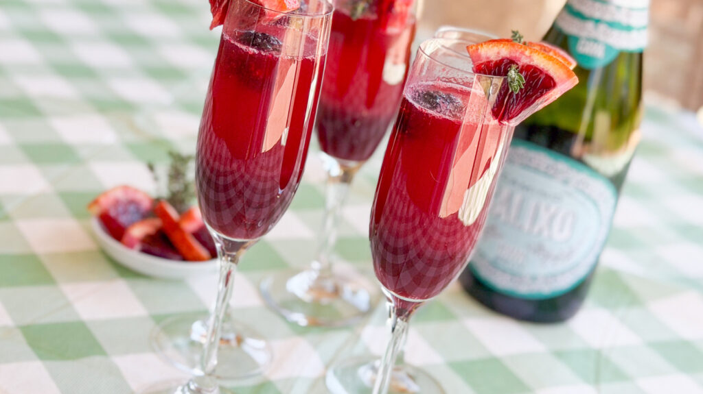Recette de mimosa à l'orange sanguine et aux baies mélangées