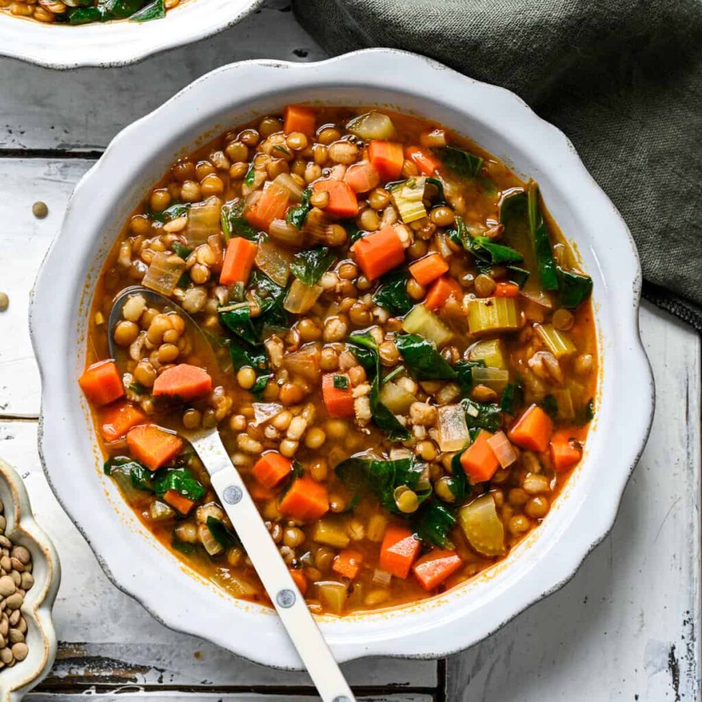 Soupe aux lentilles et à l'orge