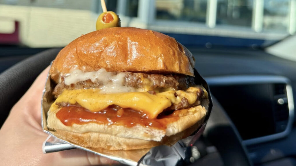 La chaîne de restauration rapide rétro des années 30 qui a construit un petit empire dans l'Ohio (elle existe toujours)