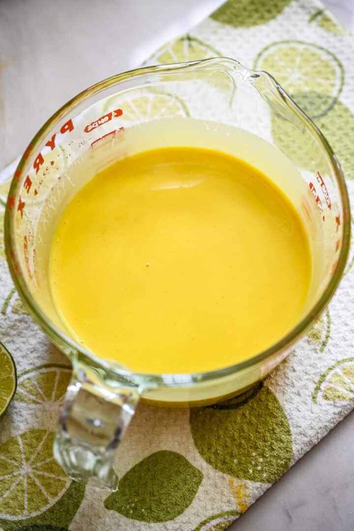 Vue aérienne du posset de mangue après égouttage.
