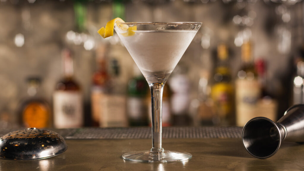Le gin le plus vendu au monde est indispensable pour le légendaire martini de James Bond