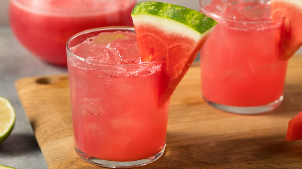 Ce cocktail rafraîchissant à la pastèque n'a besoin que de 2 ingrédients