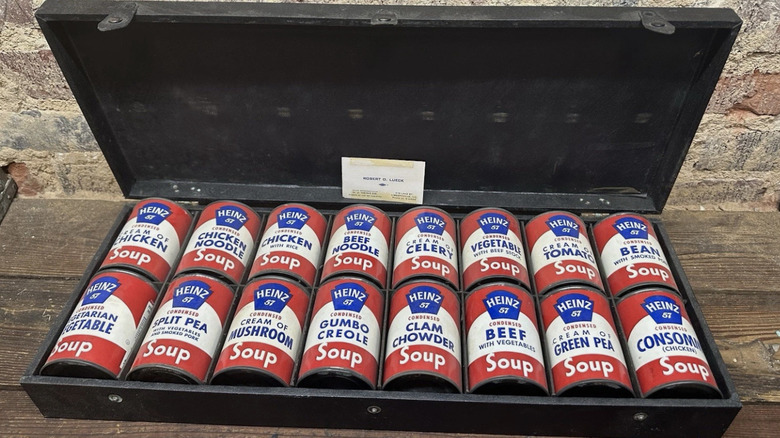 Échantillons de boîtes de soupe Heinz57