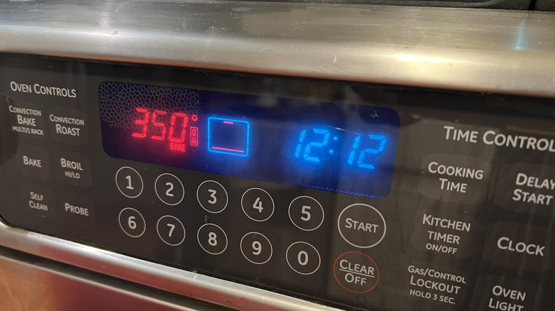 Four préchauffé à 350 F