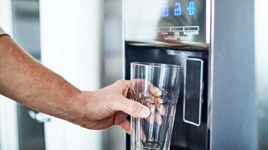 Quelle est la durée de vie moyenne du distributeur d’eau intégré de votre réfrigérateur ?