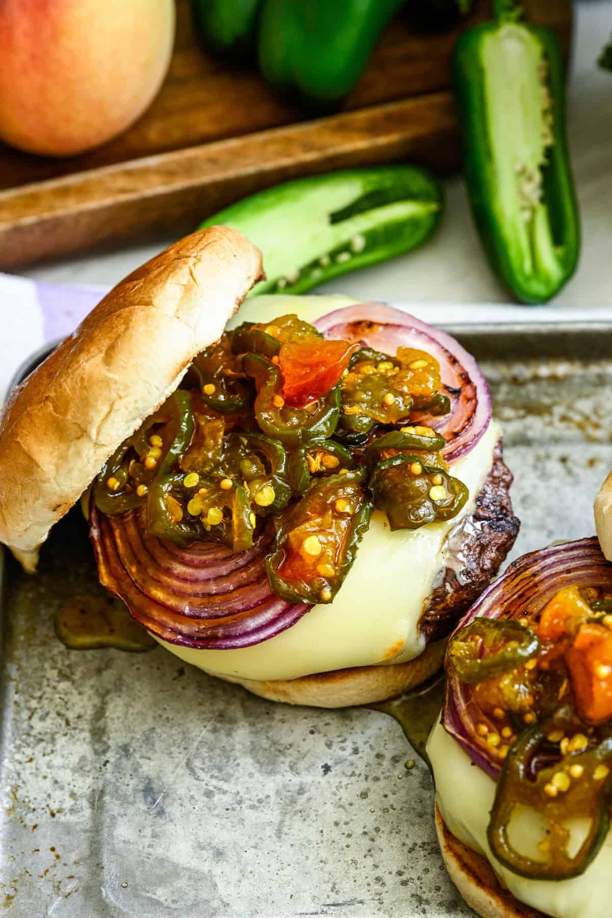 Des bonbons de cowboy sur un hamburger.