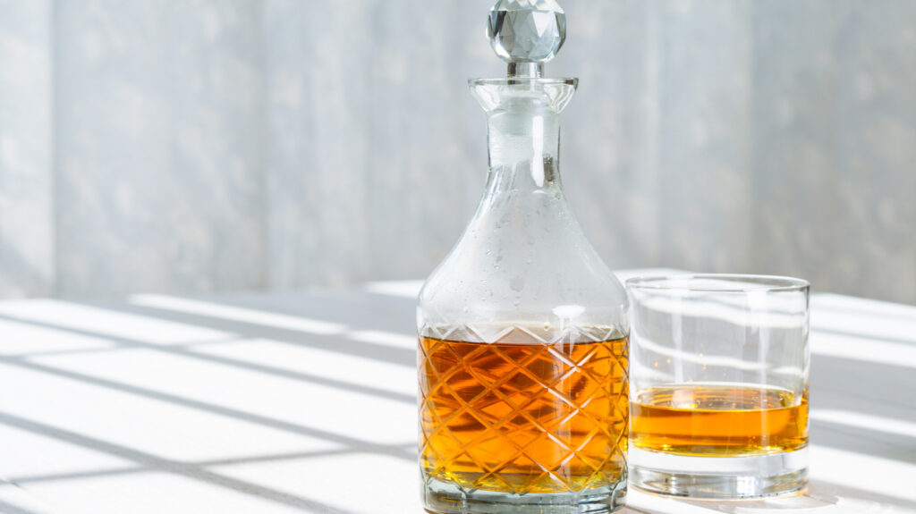 Voici ce qui se passe lorsque vous stockez du scotch à la lumière directe du soleil