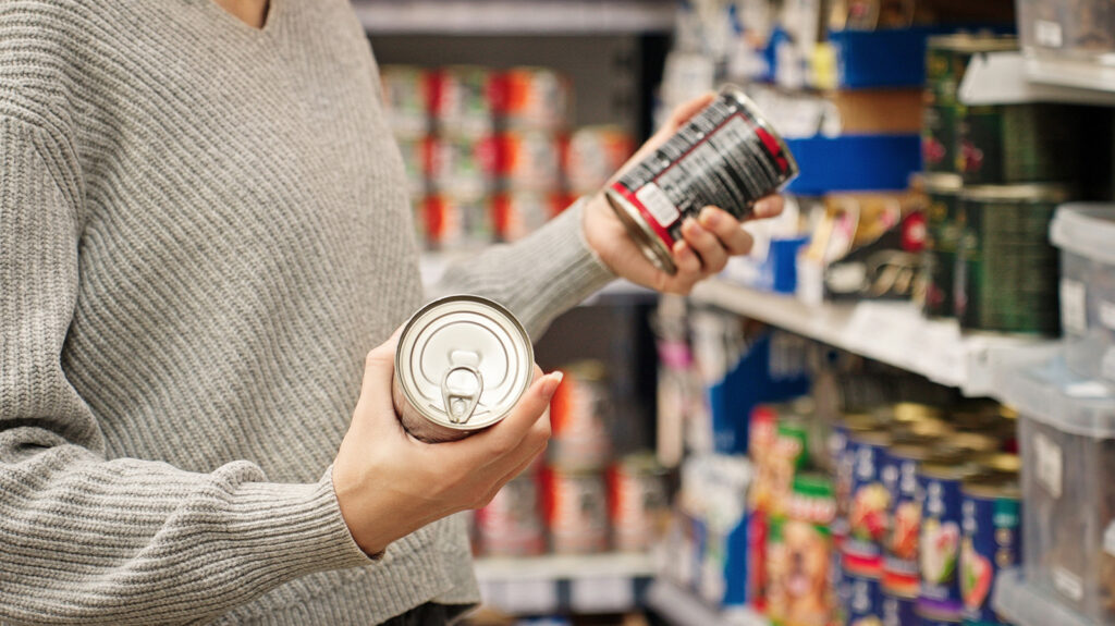 Quel âge ont les aliments en conserve dans les rayons des magasins ?