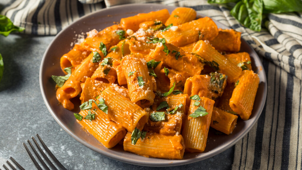 Pourquoi vous n'avez pas besoin de vodka chère pour obtenir la meilleure sauce tomate italienne faite maison